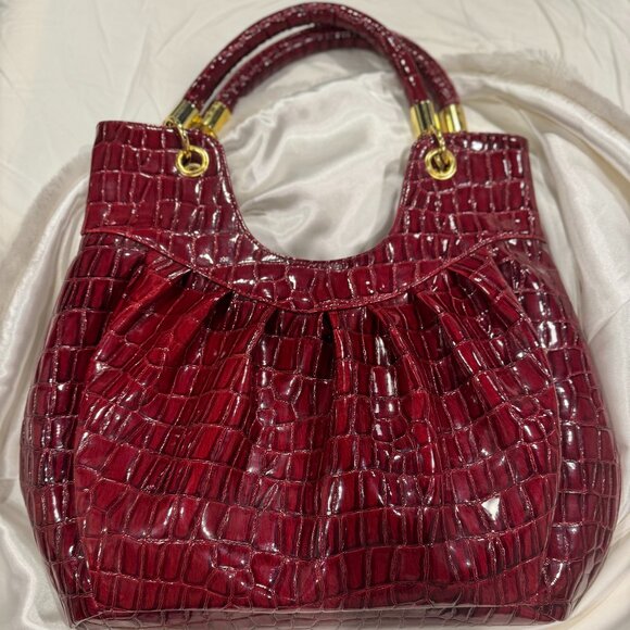 UE Red Faux Crocodile Print Bag W/Gold Hardware - Picture 2 of 13